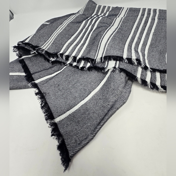 BANANA REPUBLIC NADIA STRIPE SCARF WRAP SHAWL OVERSIZE NAVY BLUE WHITE WOMEN OS - Picture 8 of 10
